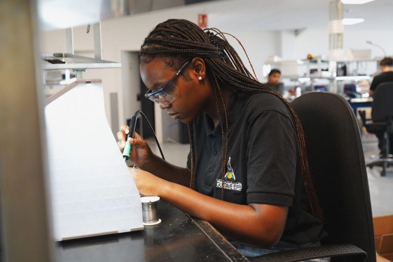 RB COMPONENTES recibe a dos alumnas portuguesas del programa MUNDUS para realizar sus prácticas profesionales